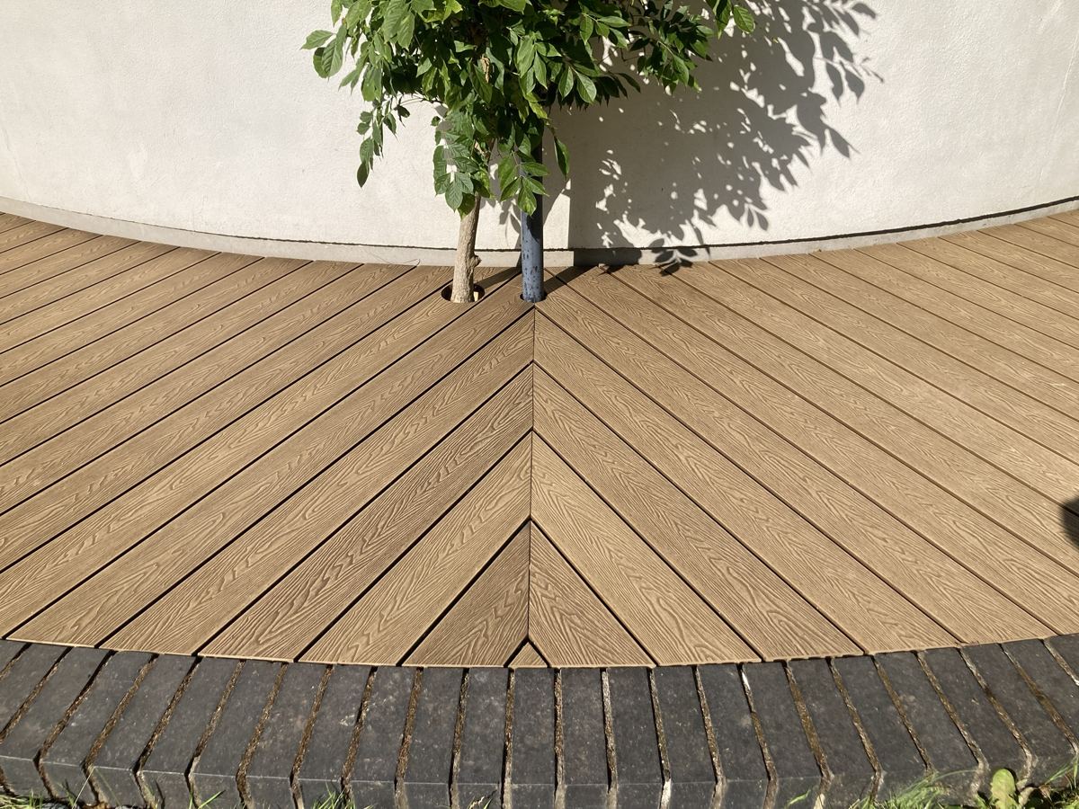 Two composite decks meeting at 90 degrees in a herringbone joint